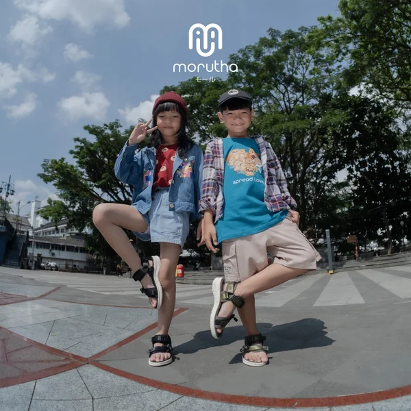 Happy child in Morutha sandals